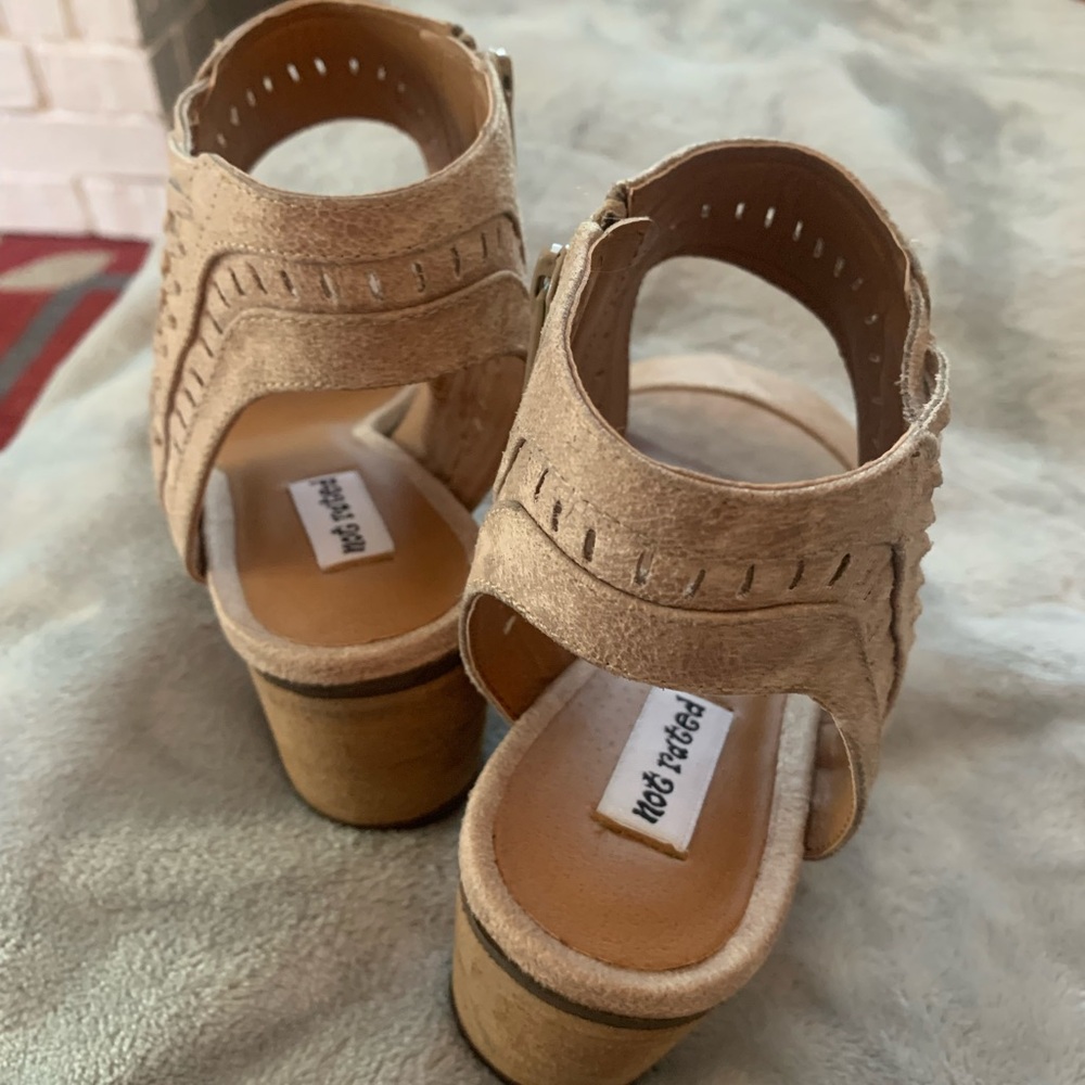 not rated Women's Sandals in Tan, Size: 7-1/2, cute sandal in great shape - Picture 6 of 9